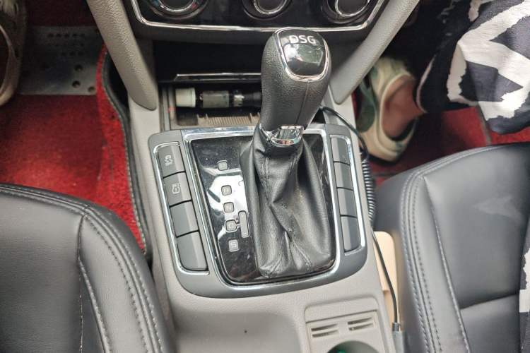 Used Skoda Superb 2013 1.4TSI DSG Sport Edition Gear Lever