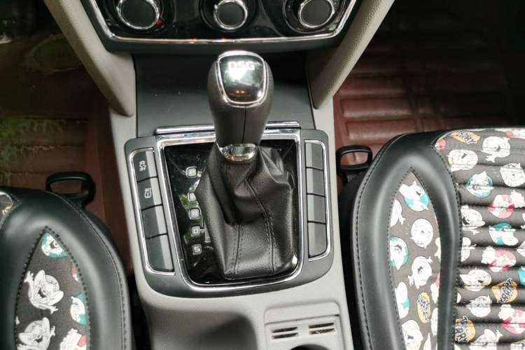 Used Skoda Superb 2013 1.4TSI DSG Sport Edition Gear Lever