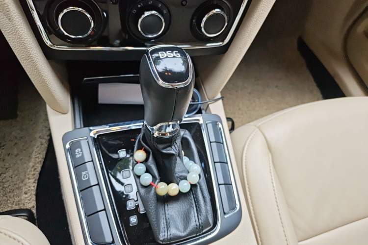 Used Skoda Superb 2013 1.4 TSI DSG Prestige Edition Gear Lever