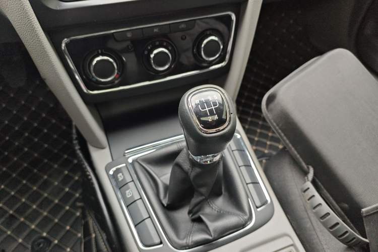 Used Skoda Superb 2013 1.4TSI Manual Shengshi Edition Gear Lever