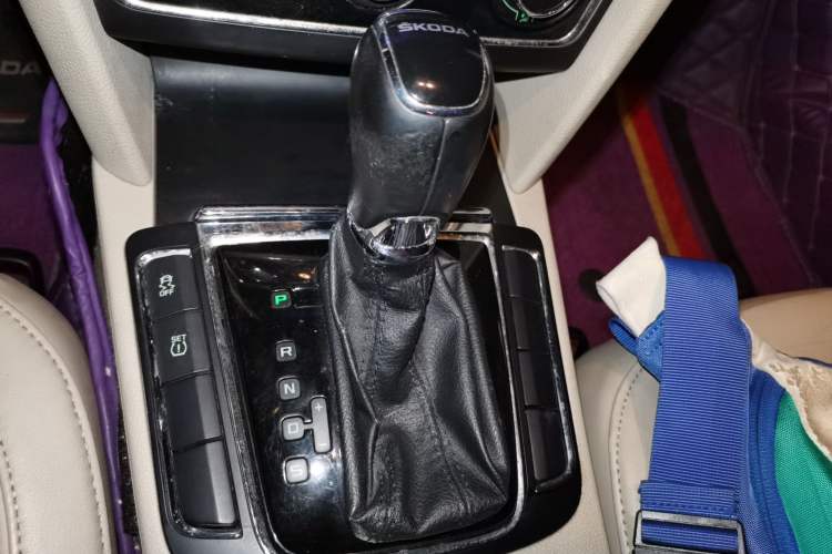 Used Skoda Superb 2013 1.8TSI Automatic MingShi Edition Gear Lever