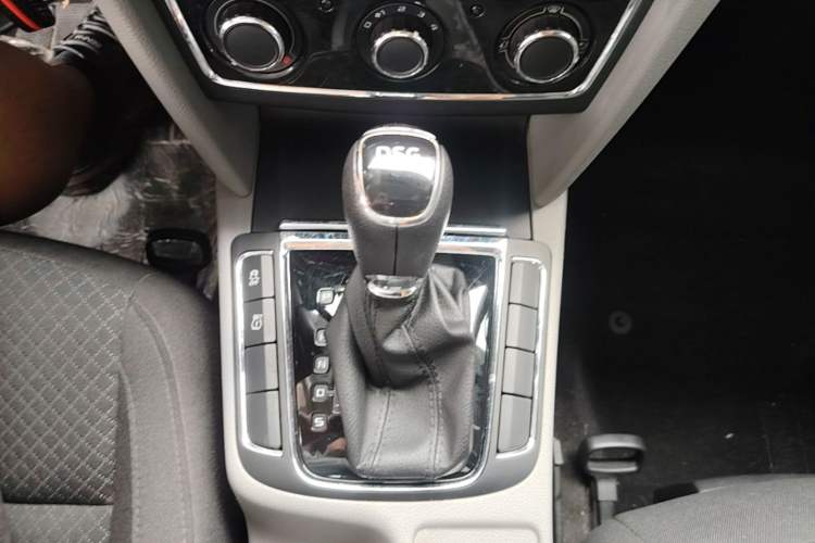 Used Skoda Superb 2013 1.4TSI DSG Sport Edition Gear Lever