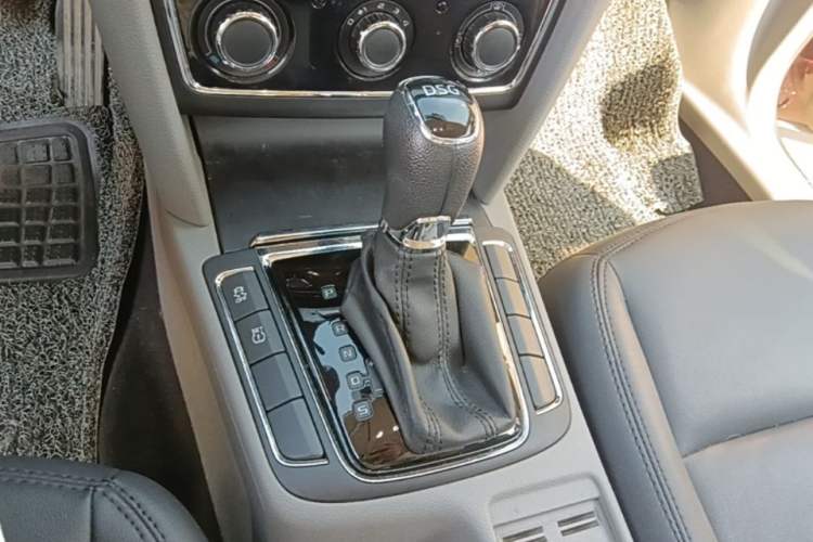 Used Skoda Superb 2013 1.4TSI DSG Sport Edition Gear Lever