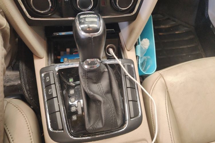 Used Skoda Superb 2013 1.8TSI Automatic MingShi Edition Gear Lever
