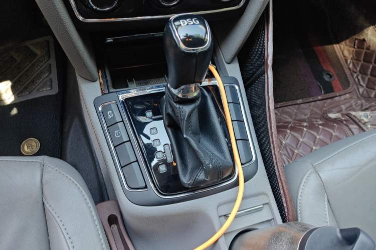 Used Skoda Superb 2013 1.4 TSI DSG Prestige Edition Gear Lever