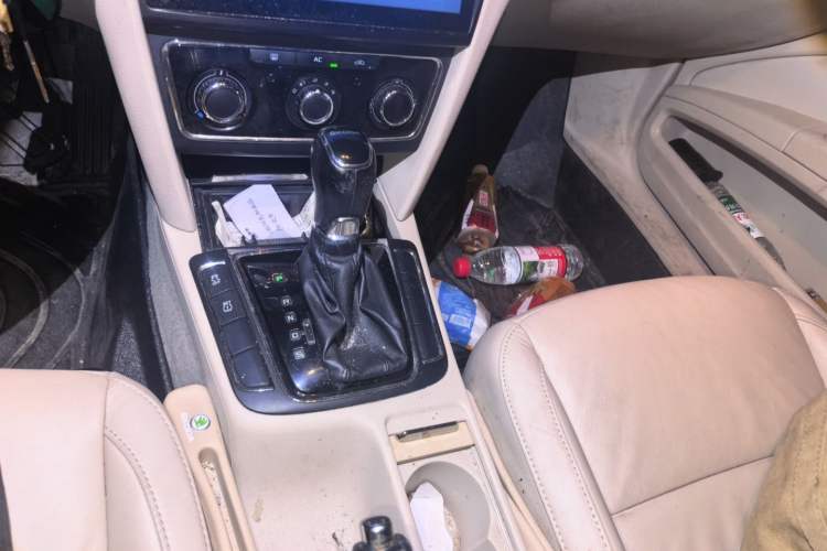 Used Skoda Superb 2013 1.8TSI Automatic MingShi Edition Gear Lever