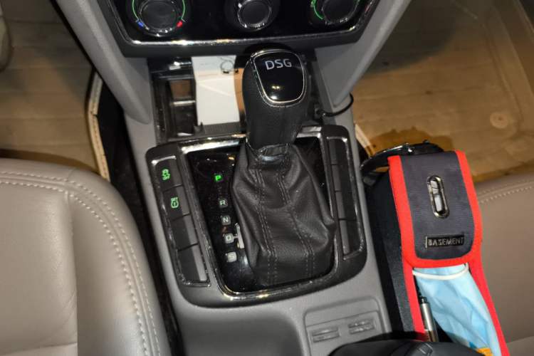 Used Skoda Superb 2013 1.4TSI DSG Sport Edition Gear Lever