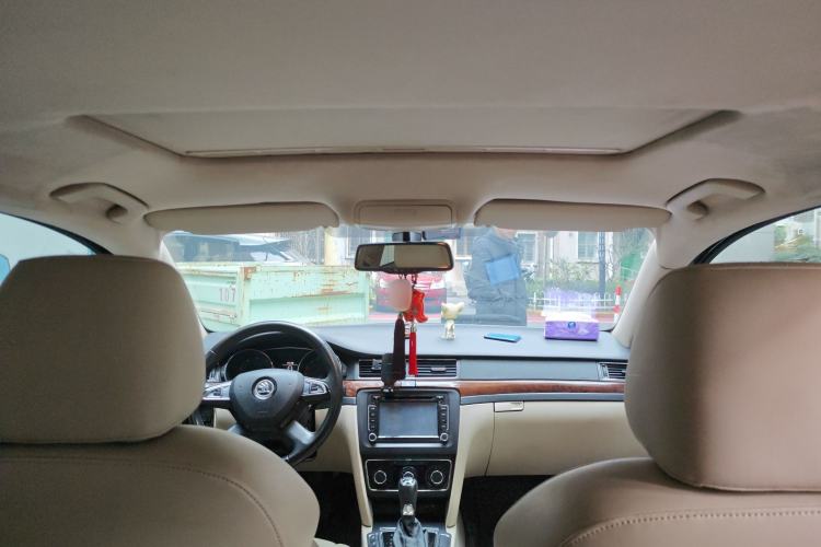 Used Skoda Superb 2013 1.8TSI Automatic MingShi Edition Headliner