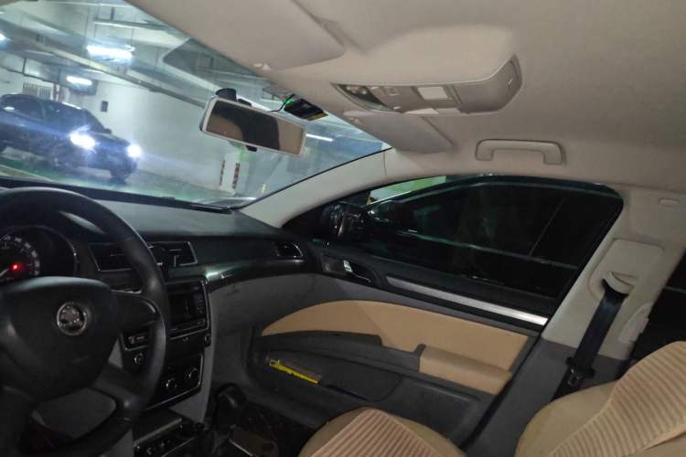 Used Skoda Superb 2013 1.4TSI Manual Shengshi Edition Headliner