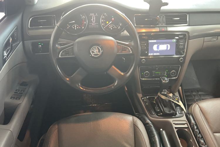 Used Skoda Superb 2013 1.8TSI Automatic Yashi Edition Interior 10