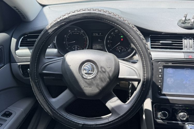 Used Skoda Superb 2013 1.4TSI DSG Sport Edition Interior 10