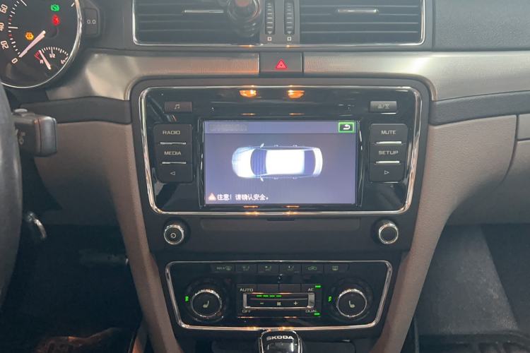 Used Skoda Superb 2013 1.8TSI Automatic Yashi Edition Interior 12