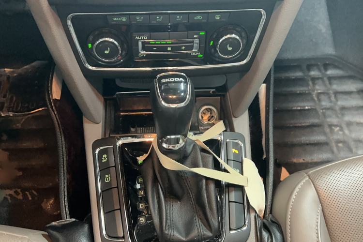 Used Skoda Superb 2013 1.8TSI Automatic Yashi Edition Interior 13