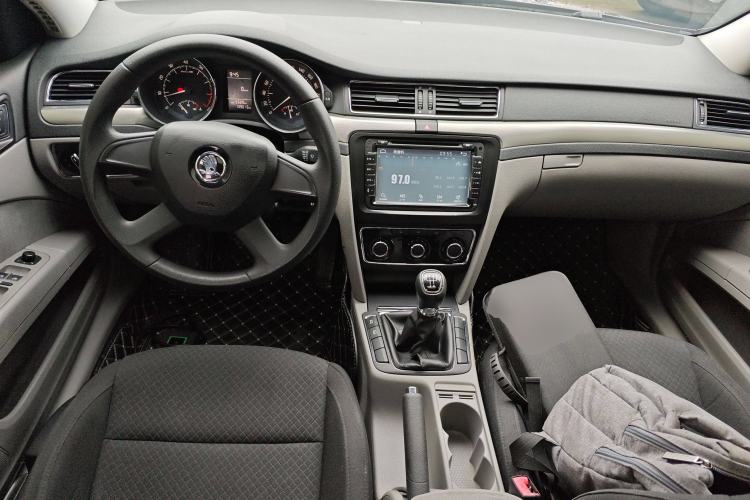 Used Skoda Superb 2013 1.4TSI Manual Shengshi Edition Interior 2
