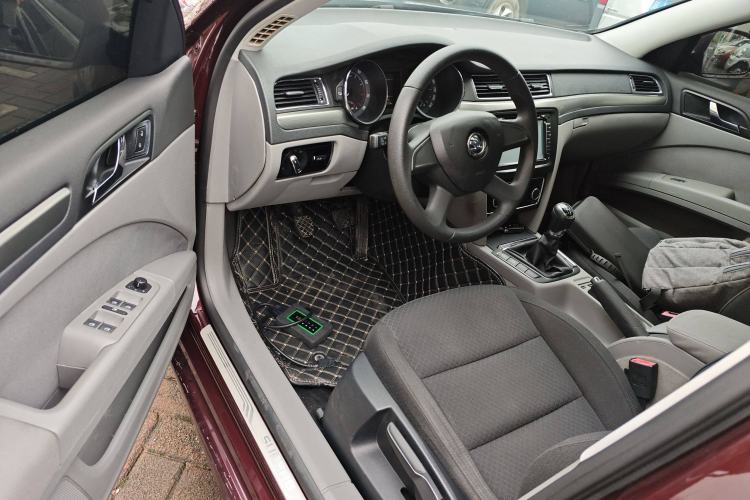 Used Skoda Superb 2013 1.4TSI Manual Shengshi Edition Interior 3