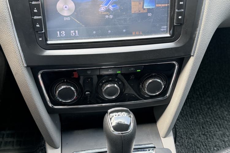 Used Skoda Superb 2013 1.4TSI DSG Sport Edition Interior 4