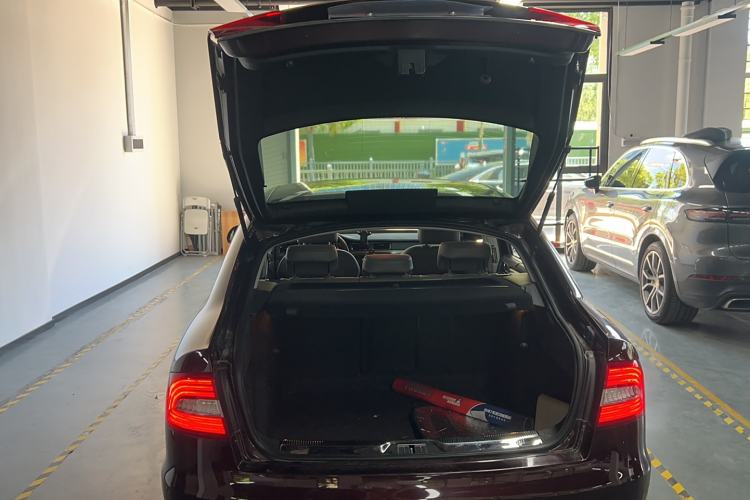 Used Skoda Superb 2013 1.8TSI Automatic Yashi Edition Interior 5