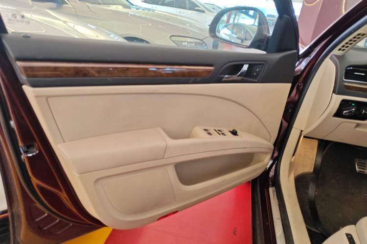 Used Skoda Superb 2013 2.0 TSI DSG Luxury Edition Interior 7