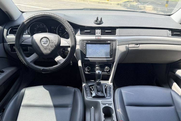 Used Skoda Superb 2013 1.4TSI DSG Sport Edition Interior 7