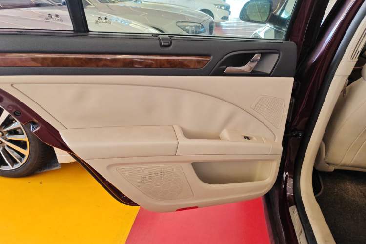 Used Skoda Superb 2013 2.0 TSI DSG Luxury Edition Interior 8