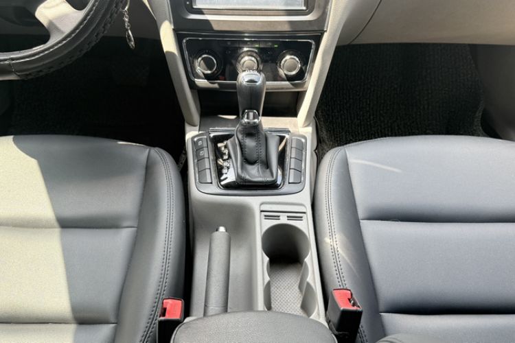 Used Skoda Superb 2013 1.4TSI DSG Sport Edition Interior 8
