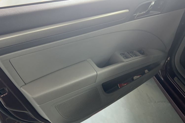 Used Skoda Superb 2013 1.8TSI Automatic Yashi Edition Interior 9