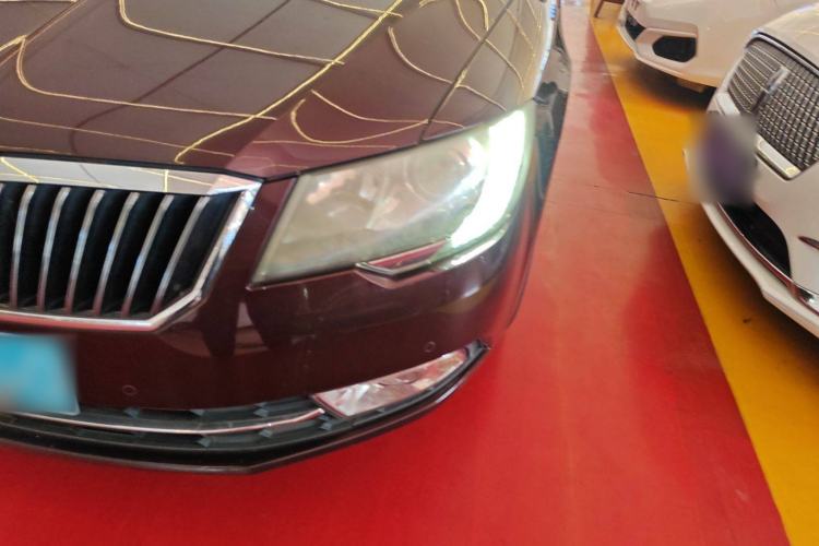 Used Skoda Superb 2013 2.0 TSI DSG Luxury Edition Left Front Headlight