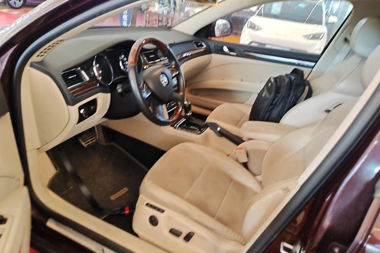 Used Skoda Superb 2013 2.0 TSI DSG Luxury Edition Left Front Seat