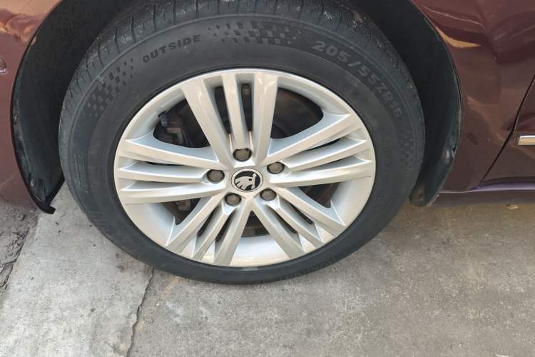 Used Skoda Superb 2013 1.8TSI Automatic Yashi Edition Left Front Wheel Hub