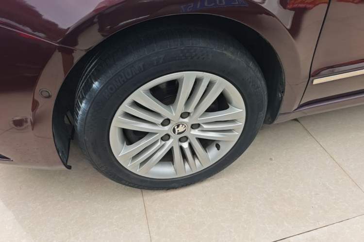 Used Skoda Superb 2013 1.8TSI Automatic Yashi Edition Left Front Wheel Hub