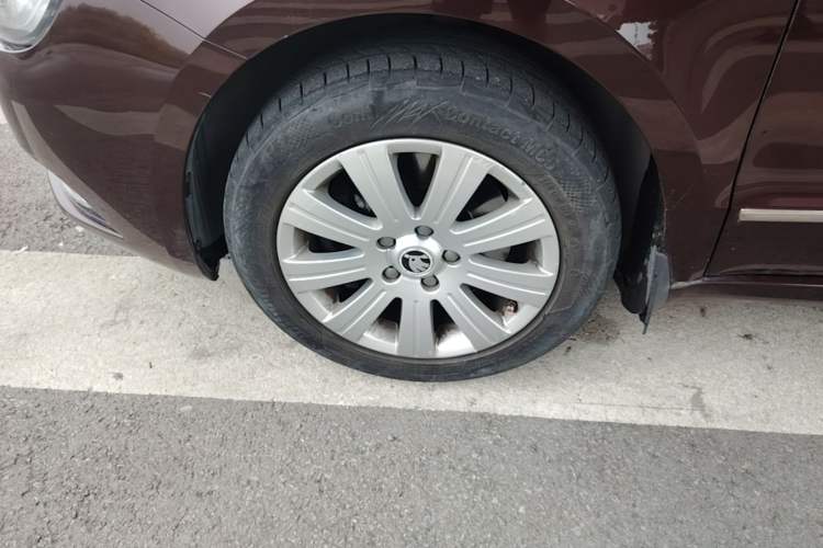 Used Skoda Superb 2013 1.4TSI DSG Sport Edition Left Front Wheel Hub