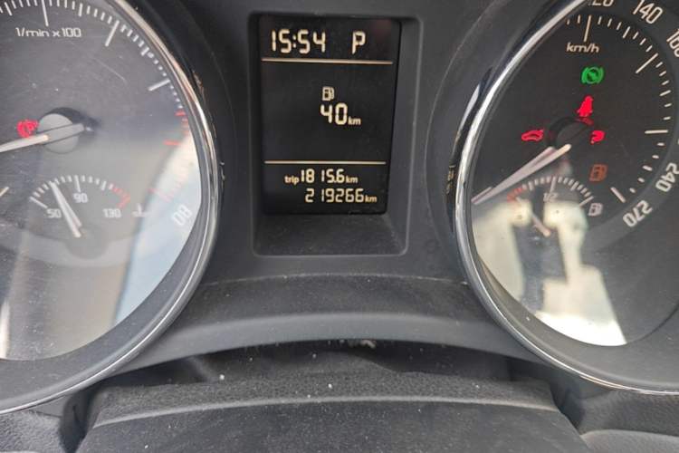 Used Skoda Superb 2013 1.4TSI DSG Sport Edition Odometer Close Up