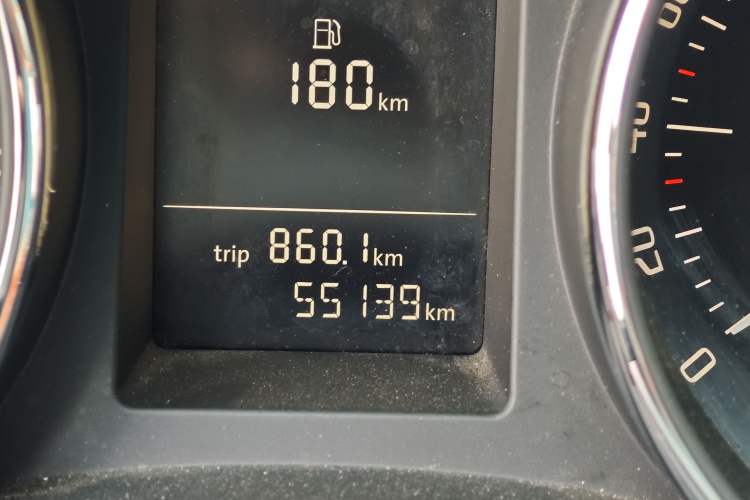 Used Skoda Superb 2013 1.4TSI DSG Sport Edition Odometer Close Up