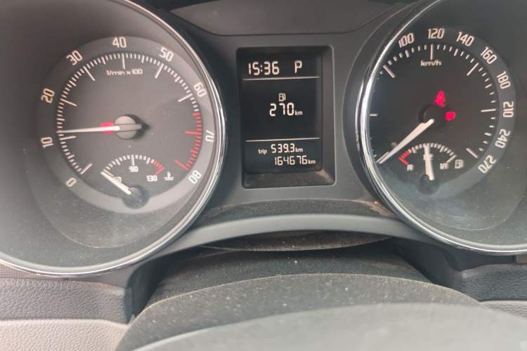 Used Skoda Superb 2013 1.4TSI DSG Sport Edition Odometer Close Up