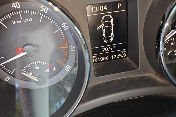 Used Skoda Superb 2013 1.8TSI Automatic MingShi Edition Odometer Close Up