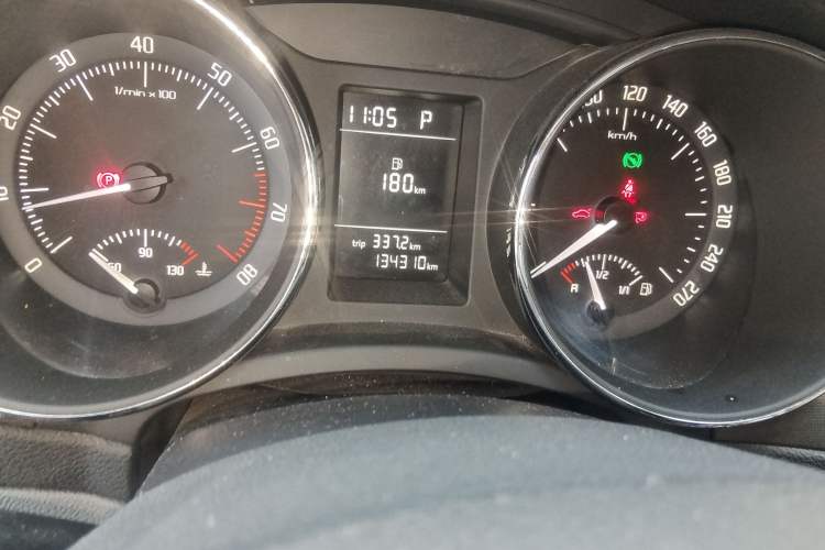 Used Skoda Superb 2013 1.4TSI DSG Sport Edition Odometer Close Up