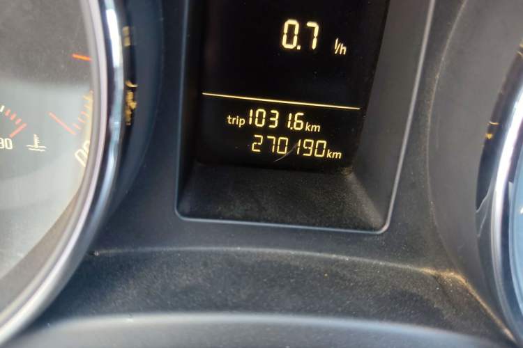 Used Skoda Superb 2013 1.4TSI Manual Shengshi Edition Odometer Close Up