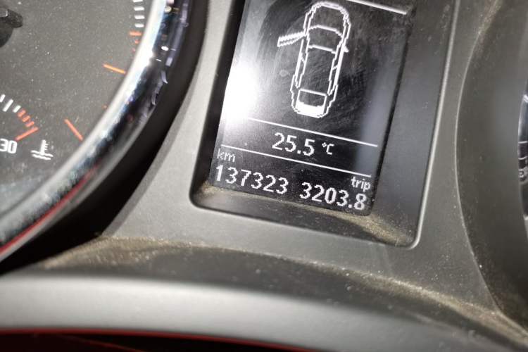 Used Skoda Superb 2013 1.8TSI Automatic MingShi Edition Odometer Close Up