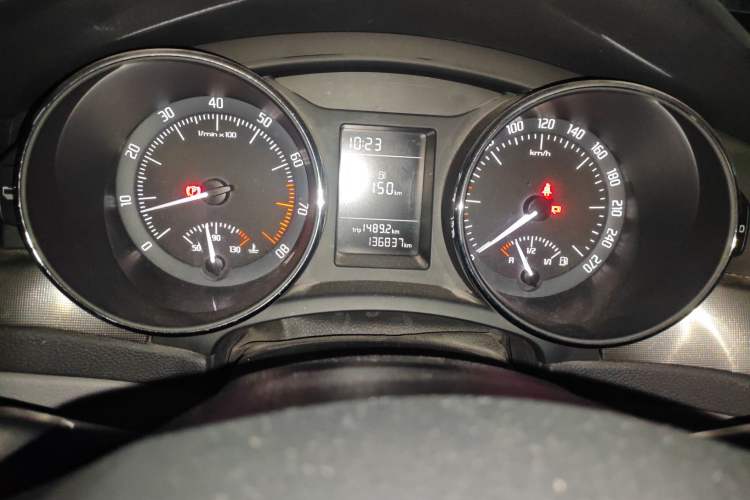 Used Skoda Superb 2013 1.4TSI Manual Shengshi Edition Odometer Close Up