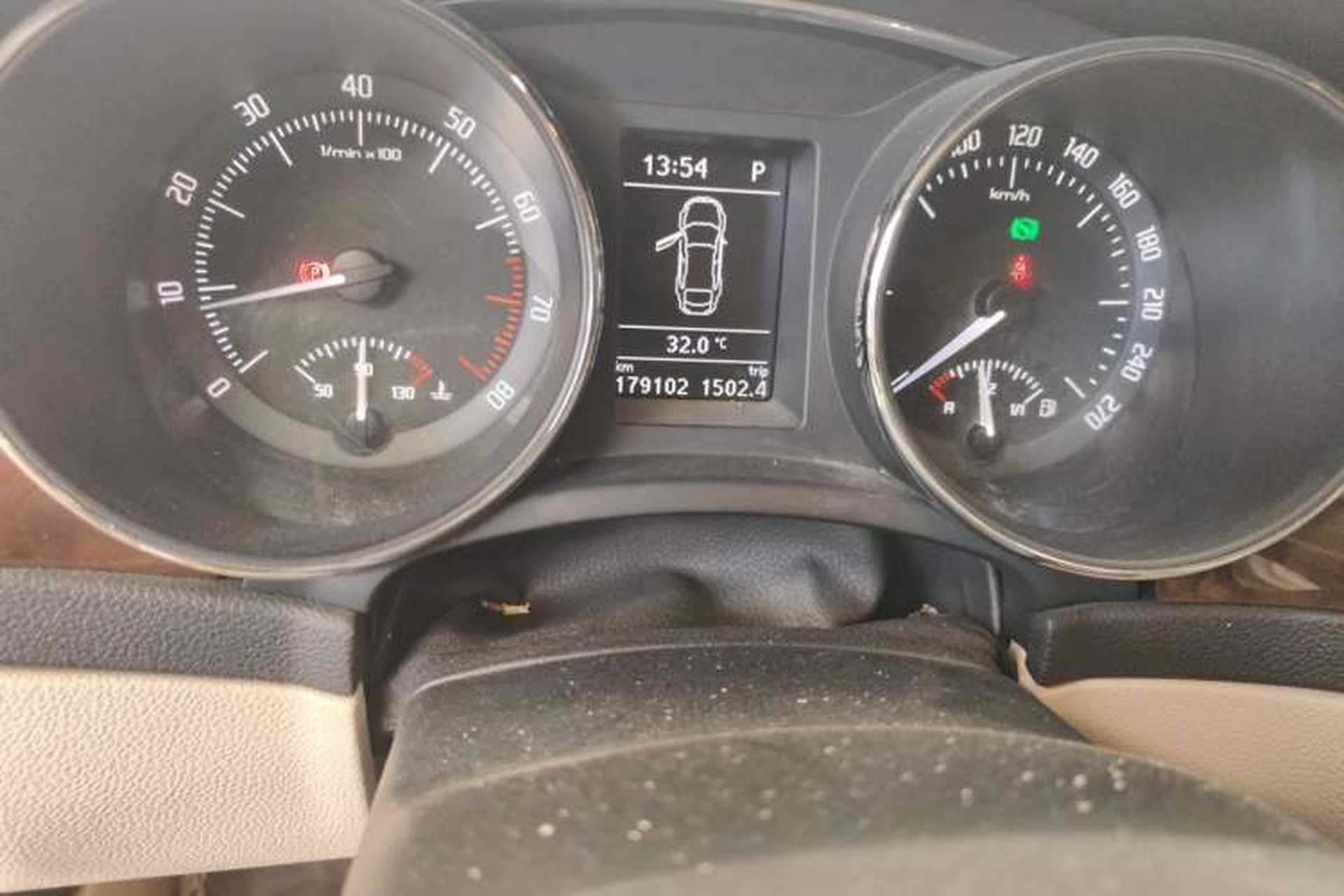 Used Skoda Superb 2013 1.8TSI Automatic MingShi Edition Odometer Close Up