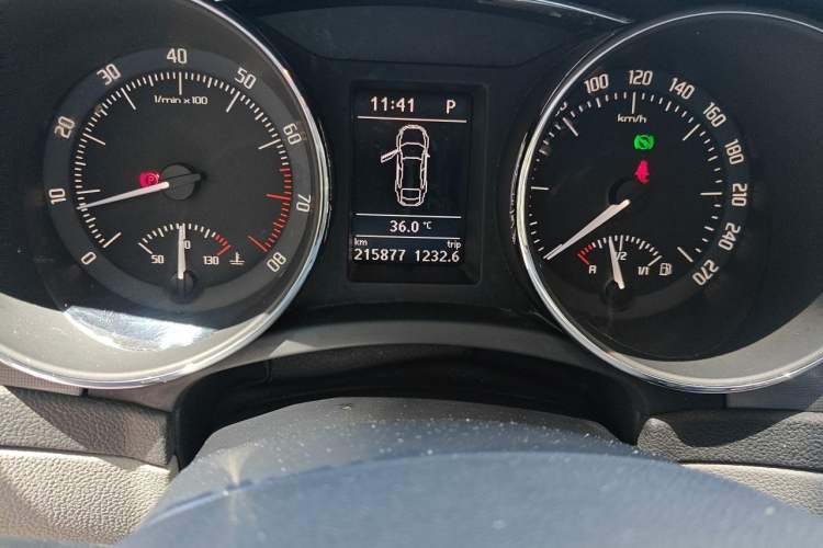 Used Skoda Superb 2013 1.4 TSI DSG Prestige Edition Odometer Close Up