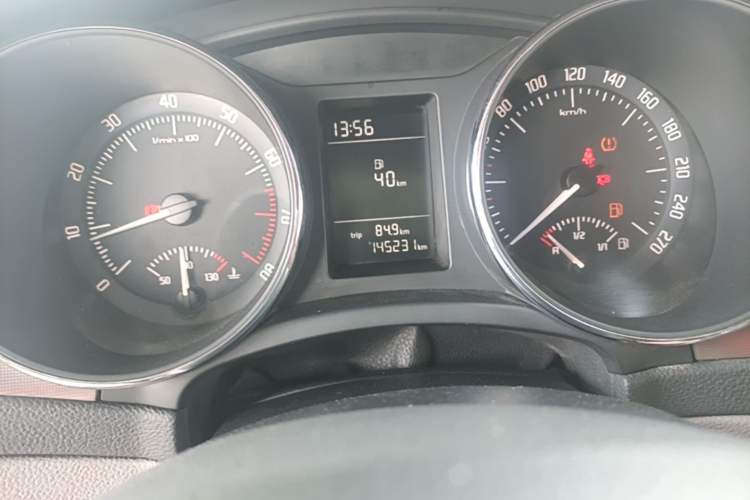 Used Skoda Superb 2013 1.4TSI Manual Shengshi Edition Odometer Close Up