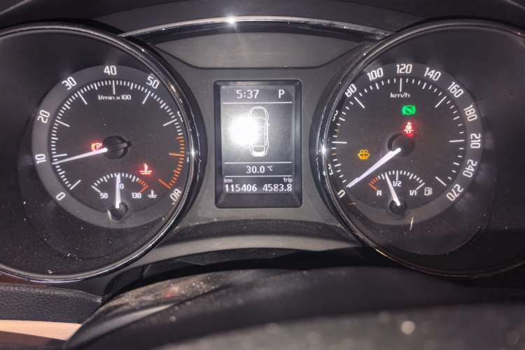Used Skoda Superb 2013 1.8TSI Automatic MingShi Edition Odometer Close Up