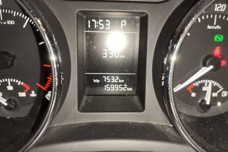 Used Skoda Superb 2013 1.4TSI DSG Sport Edition Odometer Close Up