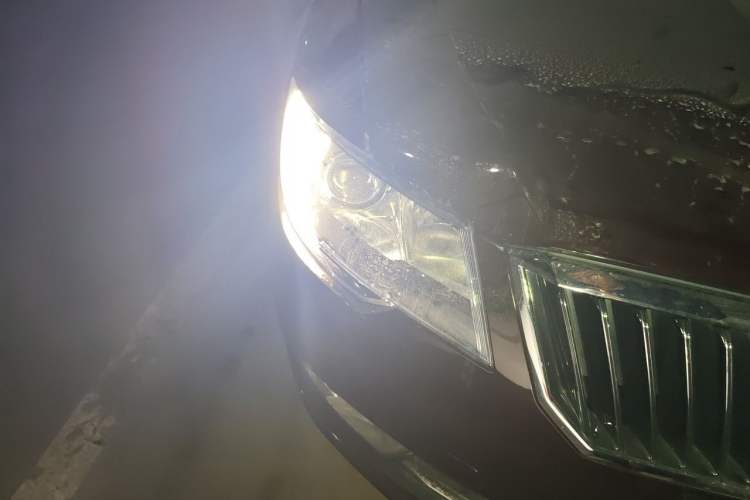 Used Skoda Superb 2013 1.8TSI Automatic Yashi Edition Right Front Headlight