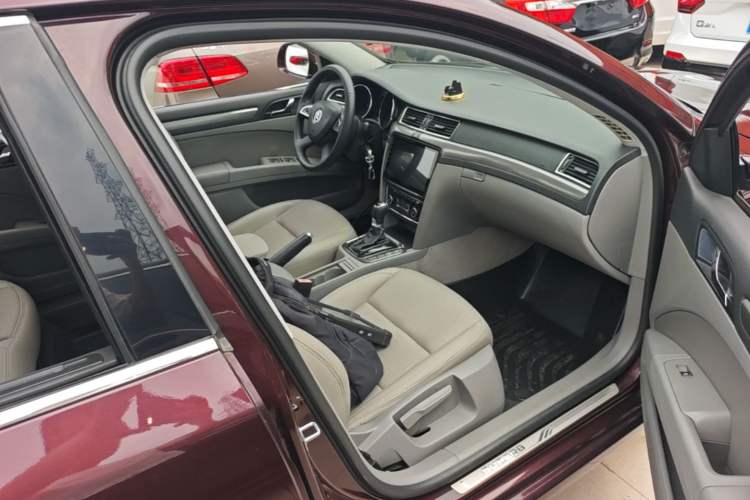 Used Skoda Superb 2013 1.8TSI Automatic Yashi Edition Right Front Seat