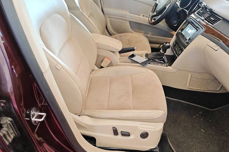 Used Skoda Superb 2013 2.0 TSI DSG Luxury Edition Right Front Seat