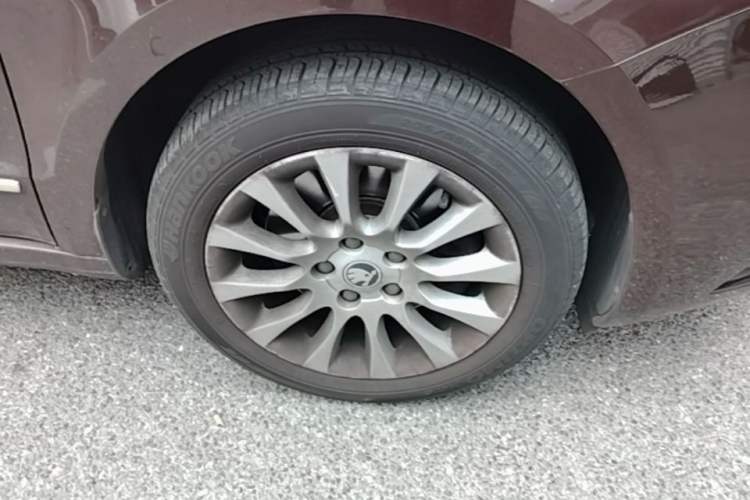 Used Skoda Superb 2013 1.8TSI Automatic MingShi Edition Right Front Wheel Hub