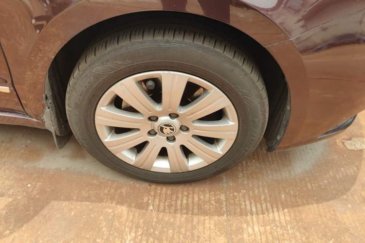 Used Skoda Superb 2013 1.4TSI Manual Shengshi Edition Right Front Wheel Hub