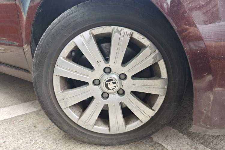 Used Skoda Superb 2013 1.4TSI DSG Sport Edition Right Front Wheel Hub